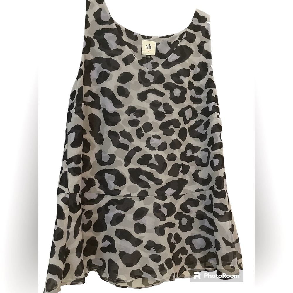 Cabi size S women’s sleeveless pullover blouse.  This is pretty!
